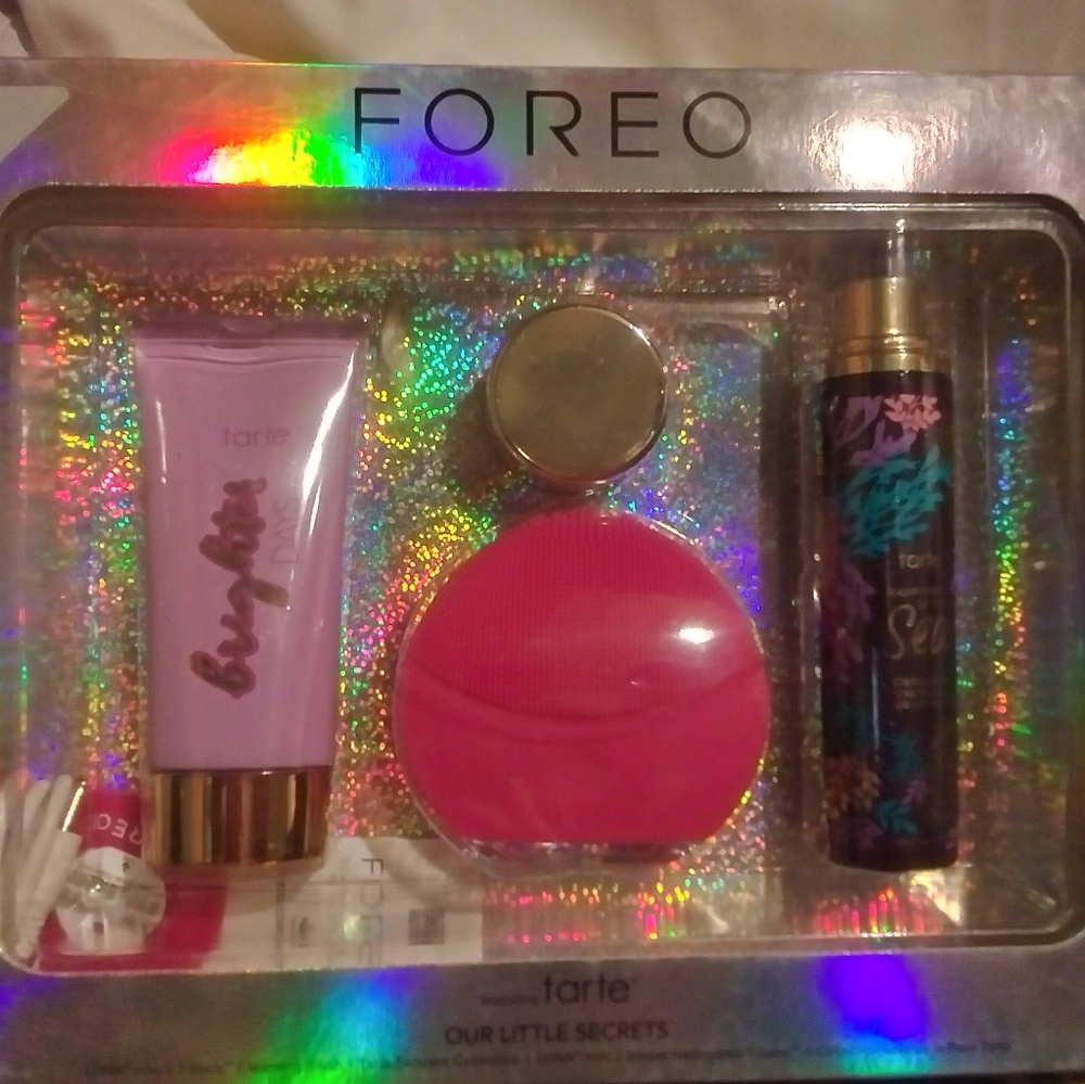 Our little secret gift set by foreo& tarte